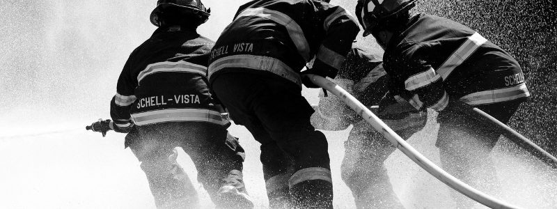 bombeiros trabalhando
